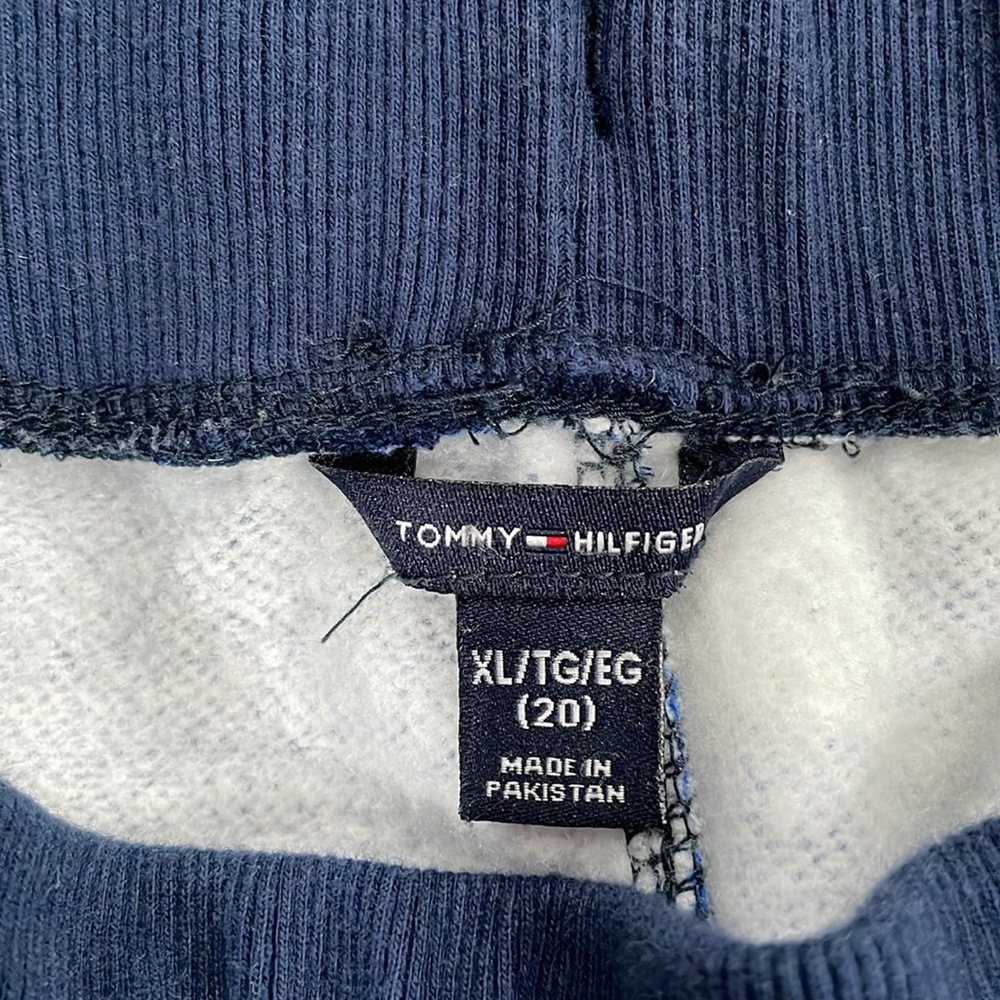 🌟Host Pick🌟Boy’s Tommy Hilfiger Joggers - Picture 4 of 4